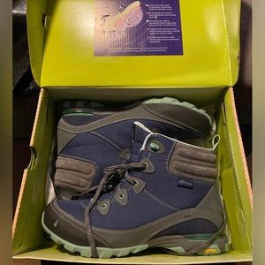 Ahnu Sugarpine waterproof hiking boots purple size 11